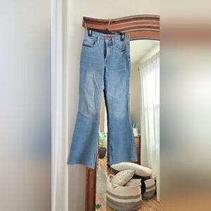 Lucky Brand Flare High Rise Classic Blue Distressed Jeans Size 6/28 Reg 30 Long.